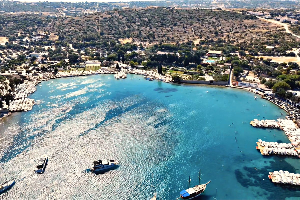 Ayayorgi'de yamaçta havuzlu villa