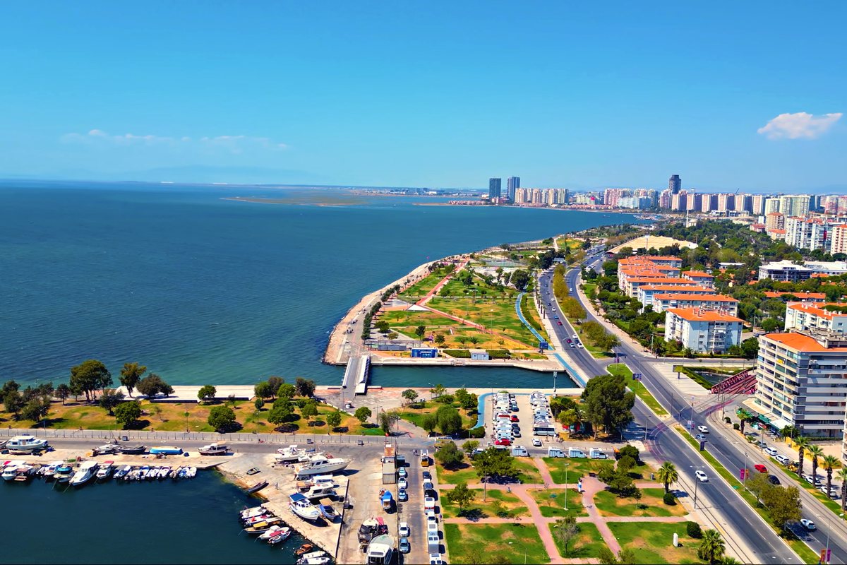 Bostanlı sahil hattı