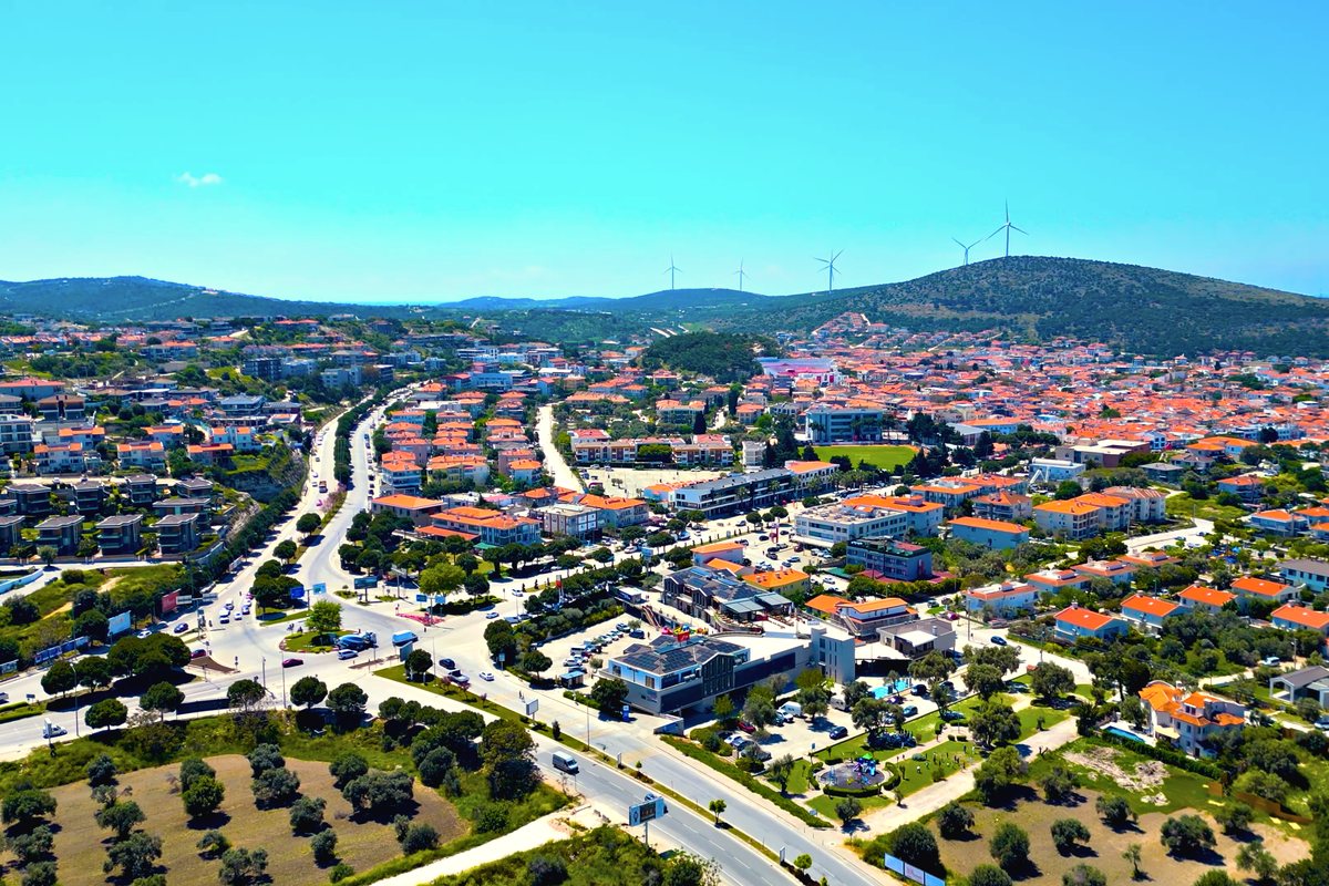 Çeşme'de imarlı parsel ve arazi dokusu