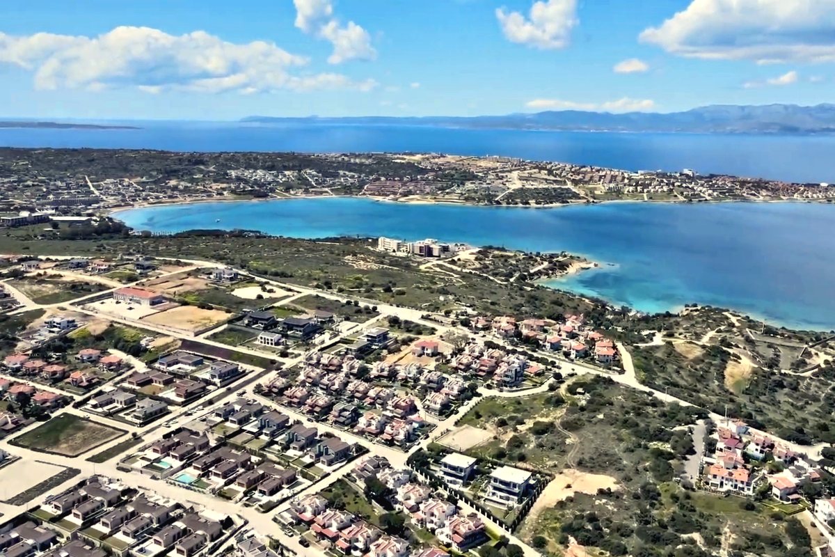 Dalyan yamacından körfez ve barınak manzarası