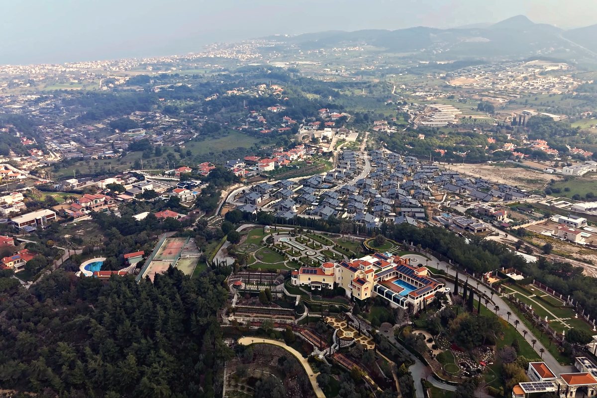 Kekliktepe'de yamaç villa dokusu